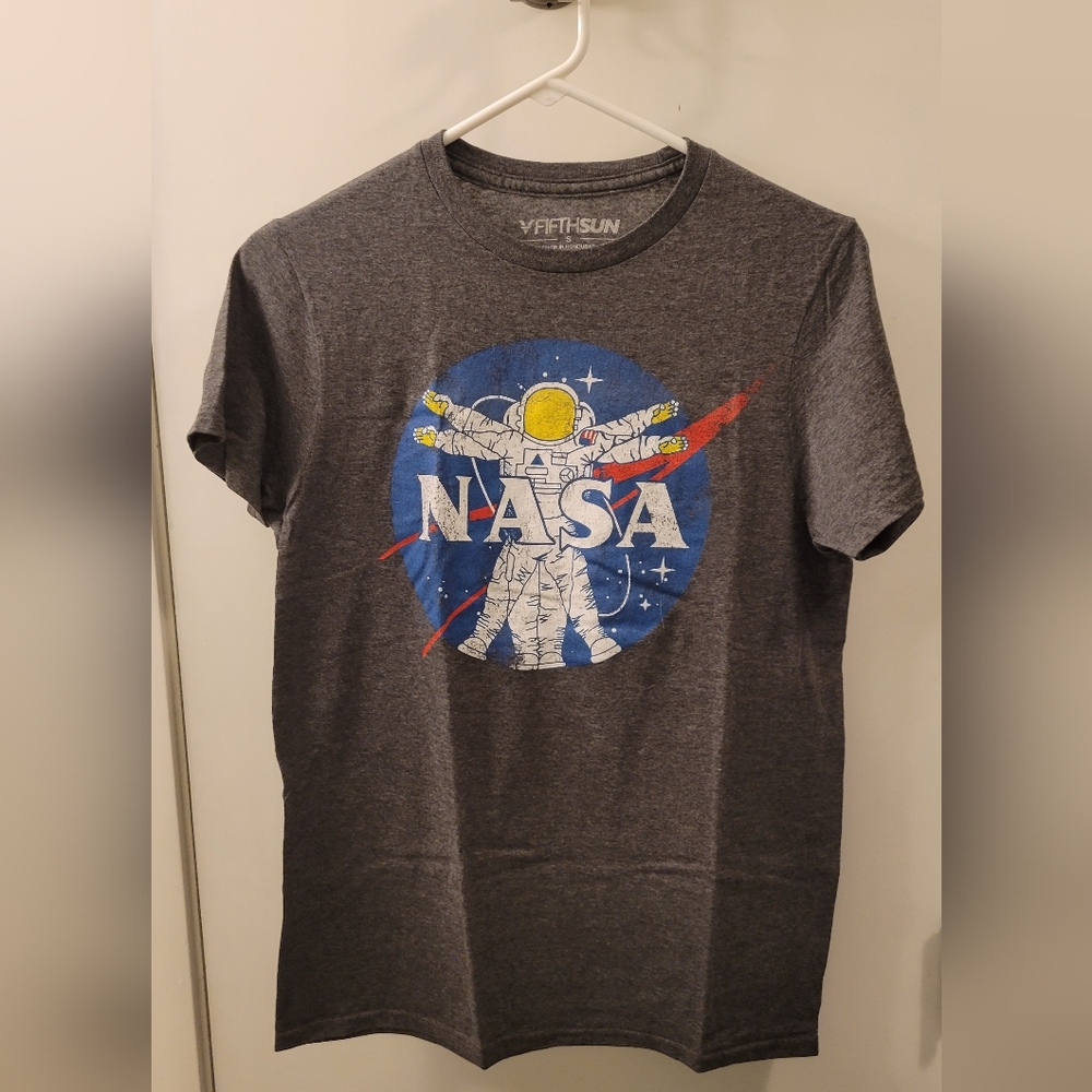 ❤️3/$20 NASA Logo Vitruvian Astronaut T-Shirt
